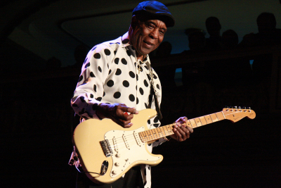 Buddy Guy při pražském koncertu v Lucerně 8. 11. 2018 to pořádně rozjel.