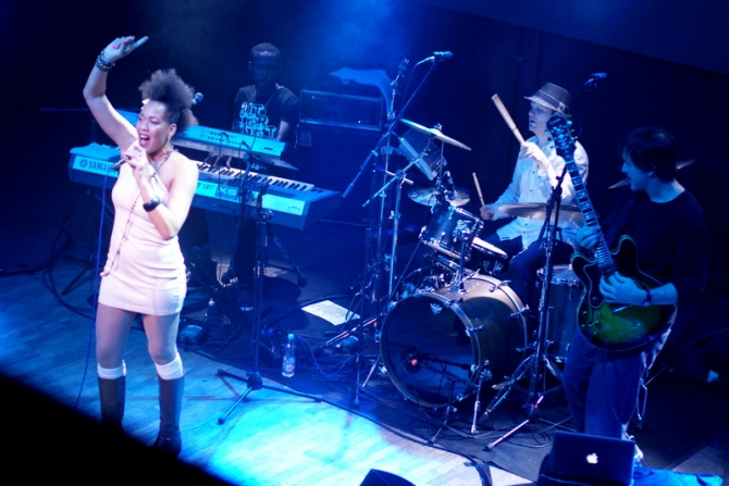 Maya Azucena, Lucerna Music Bar, Praha, 14. 4. 2013
