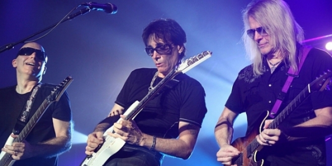 Zleva: Joe Satriani, Steve Vai, Steve Morse
