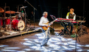 John McLaughlin na koncertě v Praze 6. března 2017 ve Foru Karlín