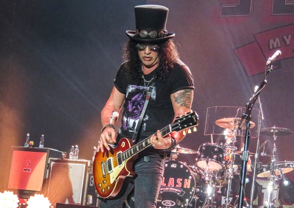Slash na koncertě v Brně 18. dubna 2024