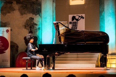 Hiromi Uehara při koncertě na Pražské křižovatce 7. dubna 2014