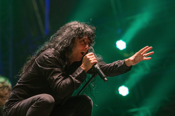 Zpěvák Anthrax Joey Belladonna.