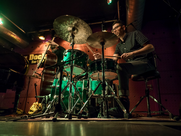 Bubeník Mark Guiliana v pražském klubu Jazz Dock 25. dubna 2018