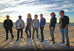 Na festivalu vystoupí i britský zpěvák Robert Plant se svým novým projektem Sensational Space Shifters