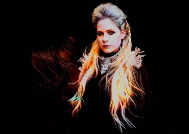 Avril Lavigne nahrála skladbu We Are Warriors na pomoc v boji s koronavirem.