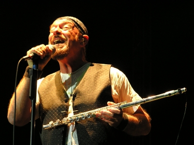 Ian Anderson na koncertě ve Sportovní hale v Praze 19. května 2004