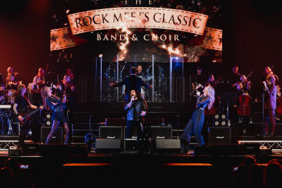 Česká zpěvačka Gabriela Gunčíková při vystoupení s Rock Meets Classic 