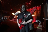 Mick Thomson byl pobodán svým bratrem