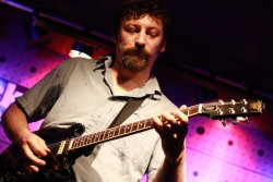Tomáš Procházka při koncertě B4 v Jazzdocku